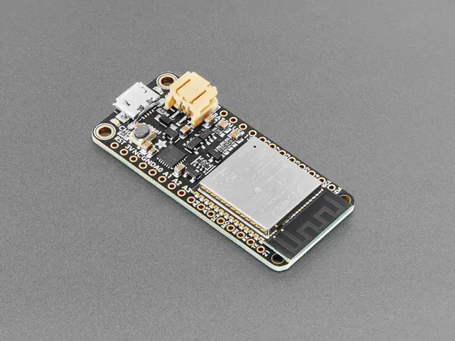 Adafruit HUZZAH32 ESP32 Feather Board